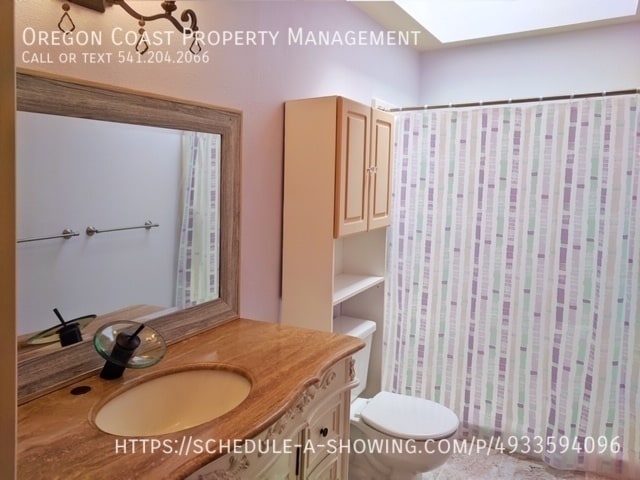 Building Photo - 1115 Walking Wood