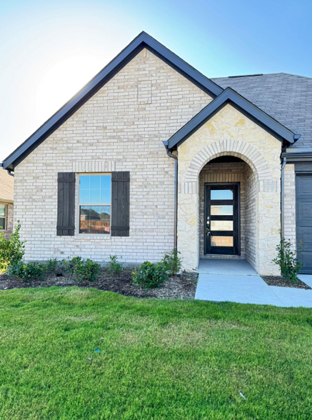 Building Photo - 3300 Kingdom Dr