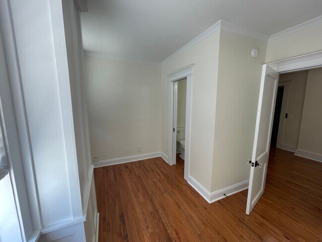 Building Photo - 24 E Liberty