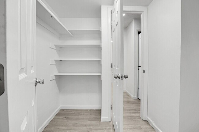 Building Photo - $1,150.00, 1-bed, 1-bath floor-level condo located in Aurora.