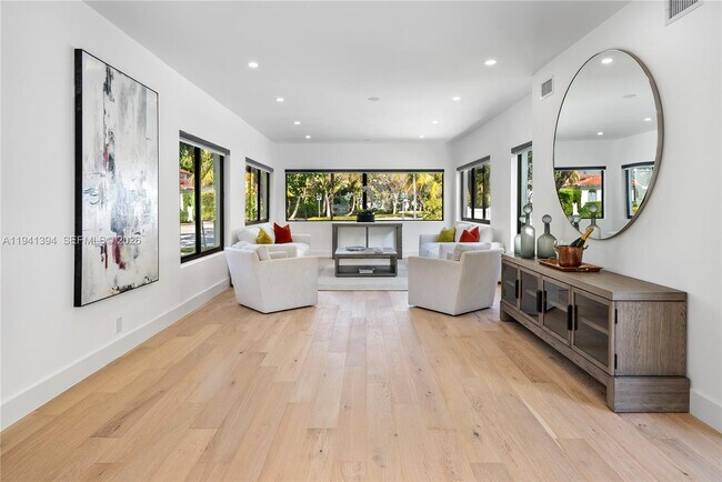 Building Photo - 600 NE 57th St