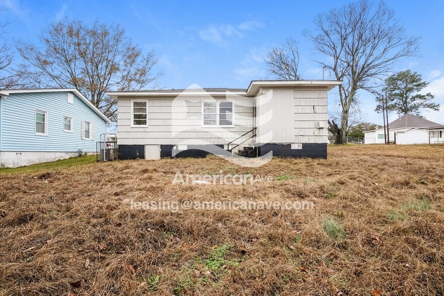 Building Photo - 1107 Ave I