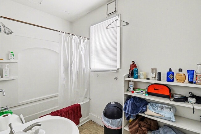 Building Photo - 606 Catherine St