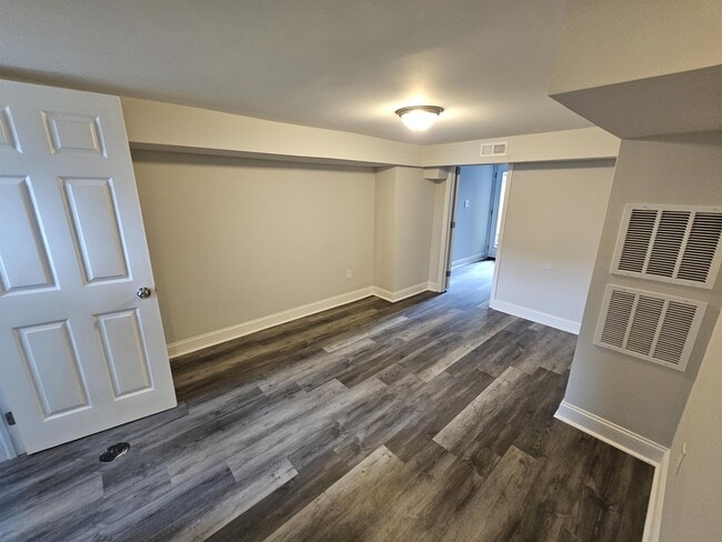 Building Photo - 6921 Holabird Ave