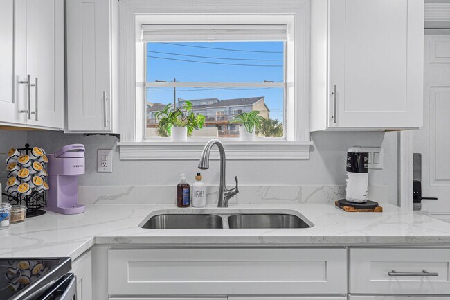 Building Photo - 334 Bluefish Dr