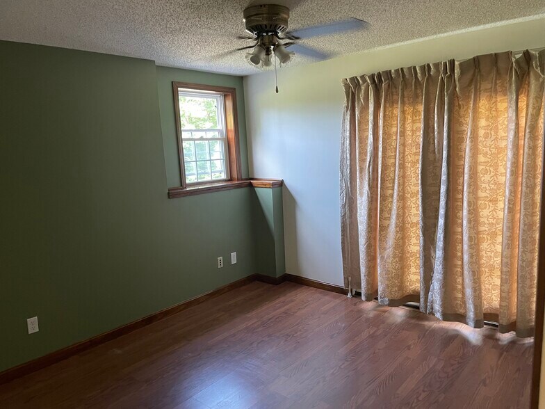 Bedroom - 42 Dry Hill Rd