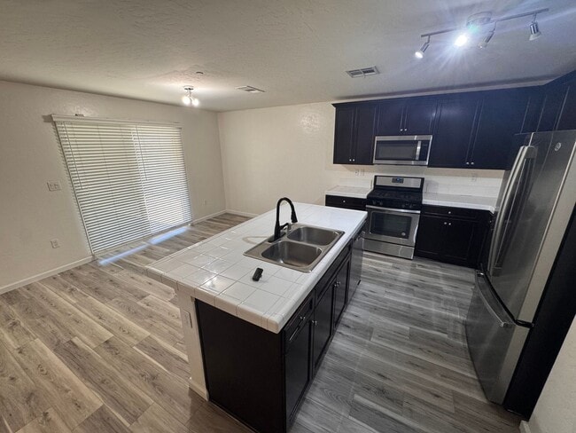 Building Photo - Lovely Home for rent in Hanford,Ca