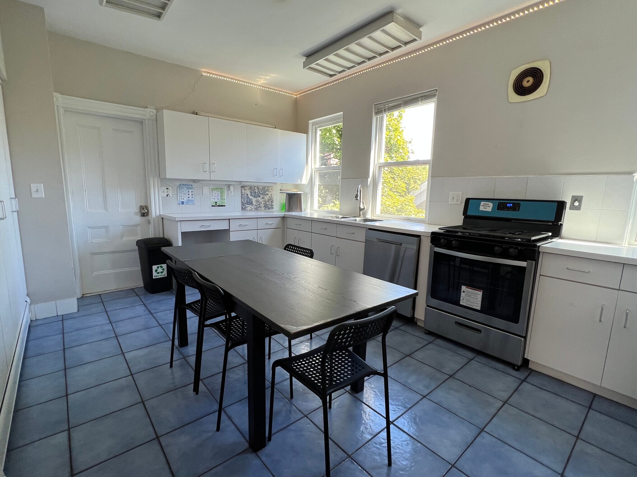 Building Photo - 1000 Memorial Dr