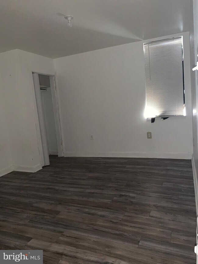 Building Photo - 2923 Kensington Ave