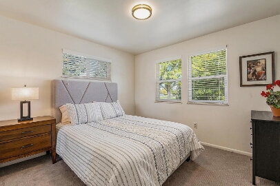 Building Photo - **FIRST MONTH FREE**!!  Immacutate, FULLY FURNISHED 2-Bed - 1 Bath Duplex with Garage & Fenced Ya...