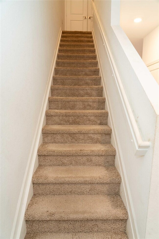 Building Photo - 1176 SW 7th Ct