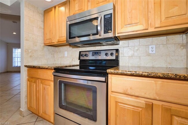 Building Photo - 2614 SE 12th Pl