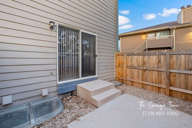 Building Photo - HUNTING MEADOWS 3BD CONDO IN GATED COMMUNITY  - Security Deposit Waiver Available