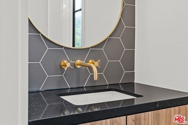 Building Photo - 14535 Killion St