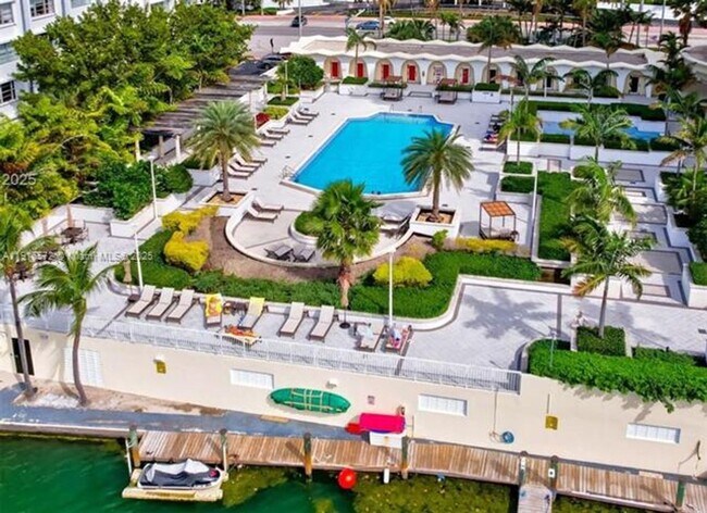 Building Photo - 5600 Collins Ave