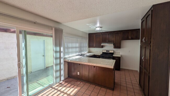 Building Photo - Move In Special!!!   Refreshed Single Level Home