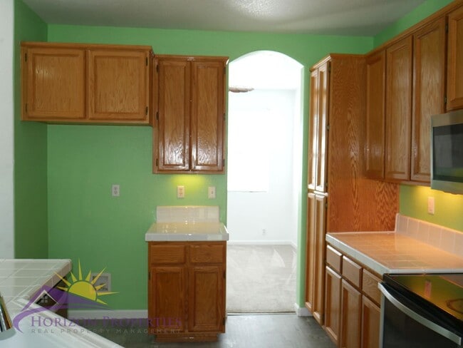 Building Photo - Bright Open 2 Bed 2 Bath 1,043 Sq Ft Antelope home