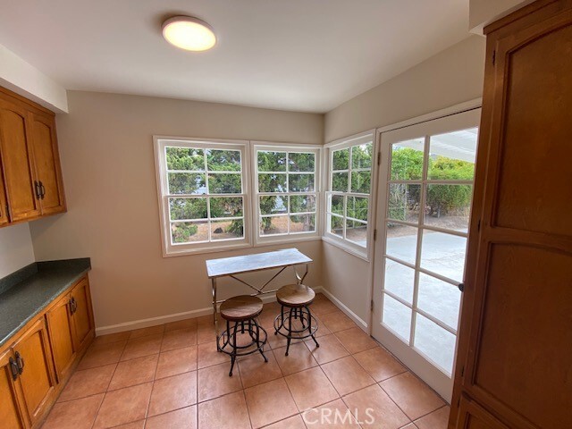 Building Photo - 926 W Valencia Mesa Dr