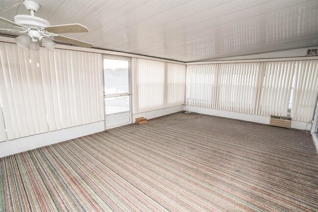 Building Photo - 2764 Kavalier Dr