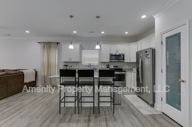 Building Photo - 614 Rolfe St