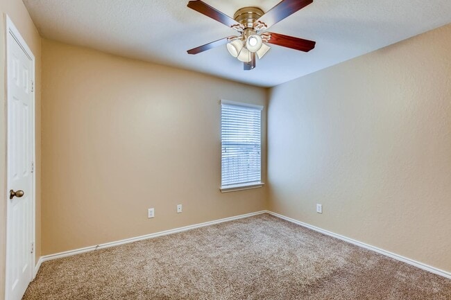 Building Photo - Charming one story home!