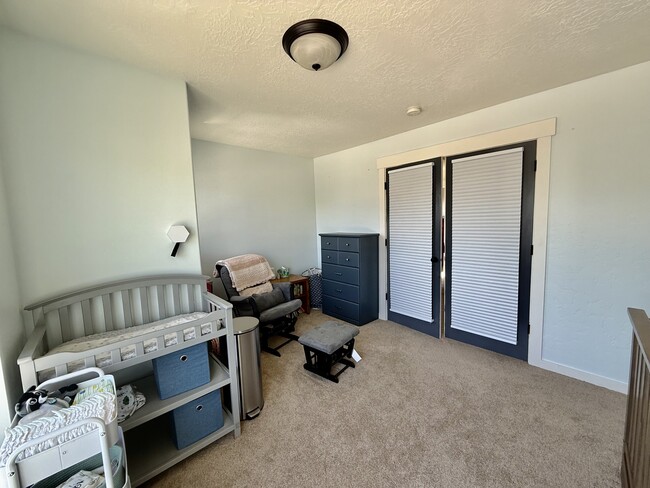Building Photo - 722 S Willow Park Dr