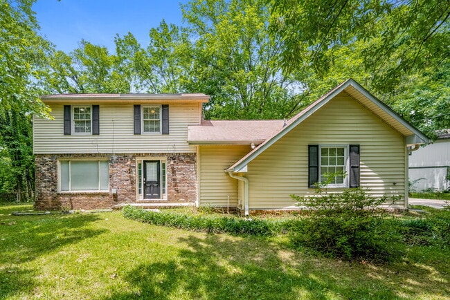 Building Photo - 1700 Serene Dr