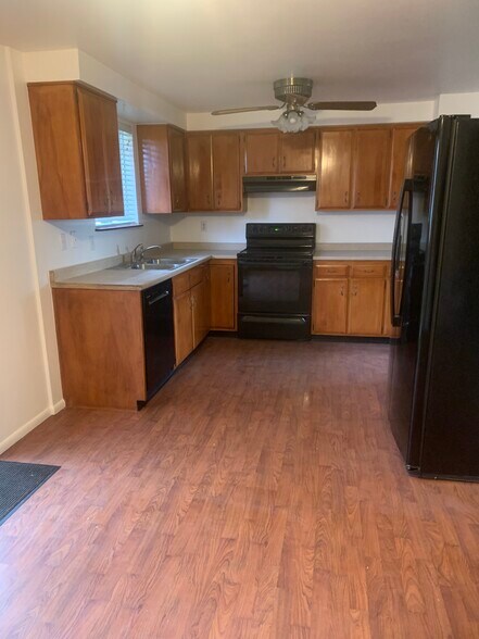 Building Photo - 851 E Newbold Cir