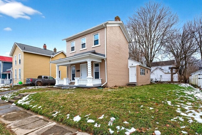 Building Photo - Newly renovated property