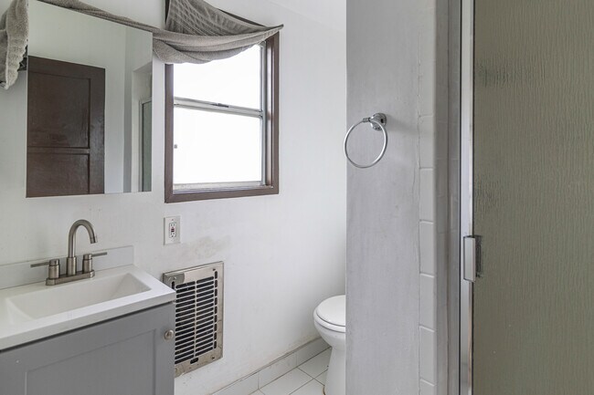 Building Photo - 3940 Hubert Ave