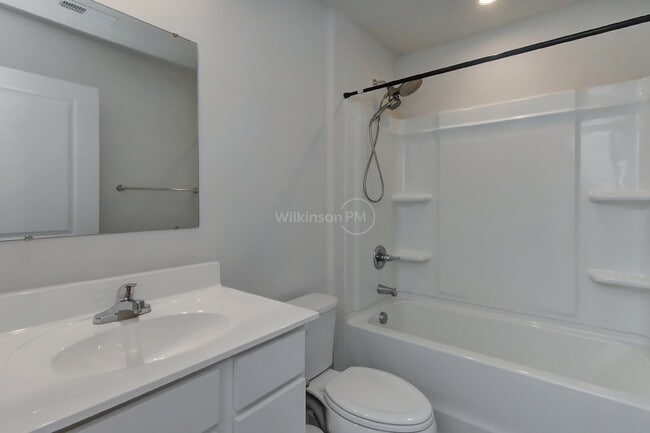 Building Photo - Stunning 4BD/2.5BTH 2-Story Single Family ...