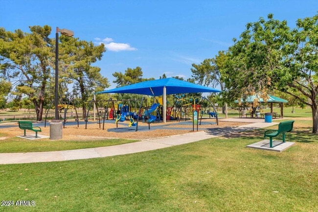 Building Photo - 8337 E Meadowbrook Ave