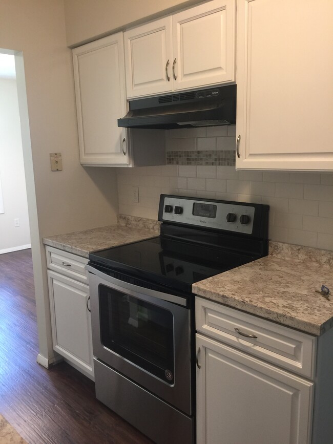 Building Photo - 7 Bluefield Manor
