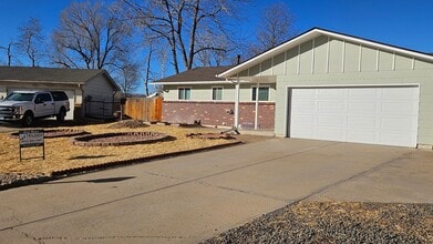 Building Photo - Clean 5 Bedroom Ranch in NW Fort Collins