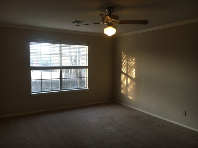 Building Photo - Gorgeous Home in Jenks Schools!