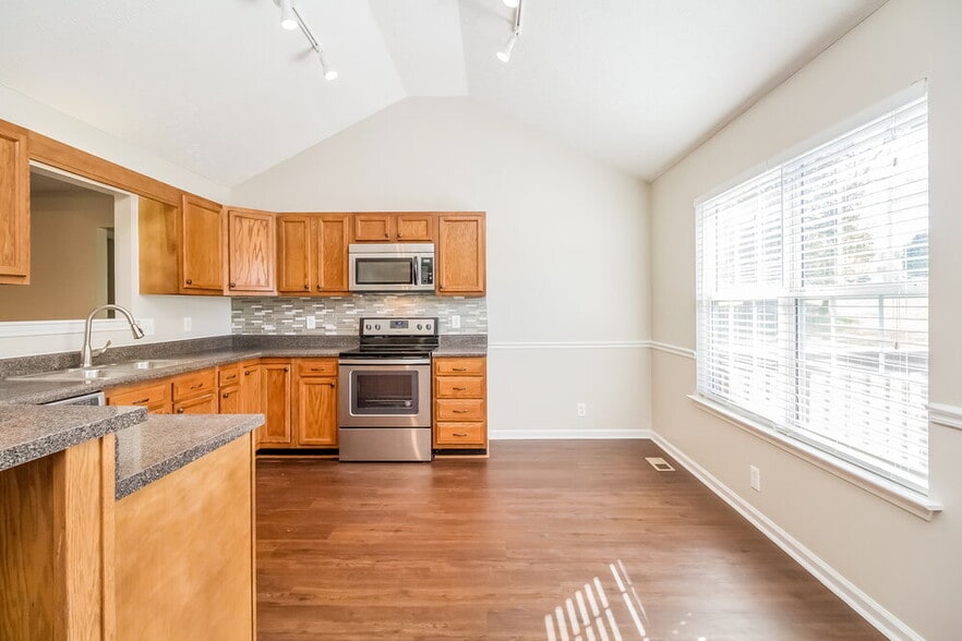 Building Photo - 634 Woodland Hills Dr