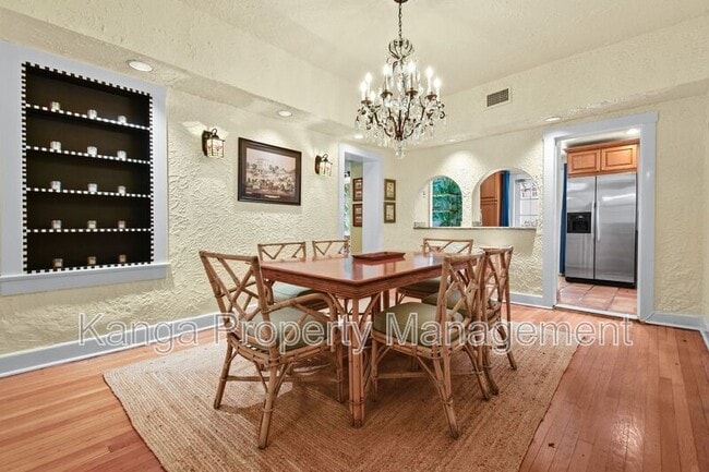 Building Photo - 194 Almeria Rd