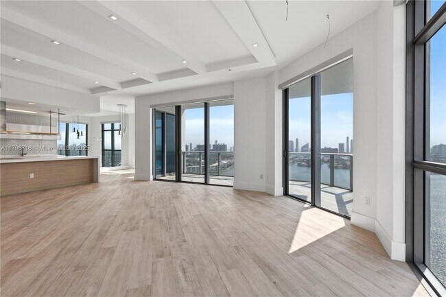 Building Photo - 17301 Biscayne Blvd