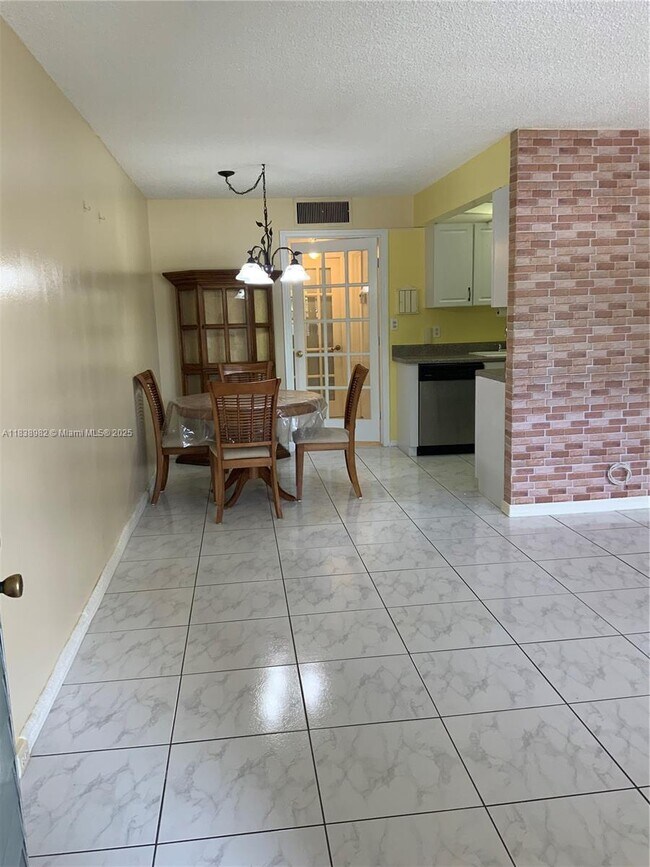 Building Photo - 2405 Antigua Cir