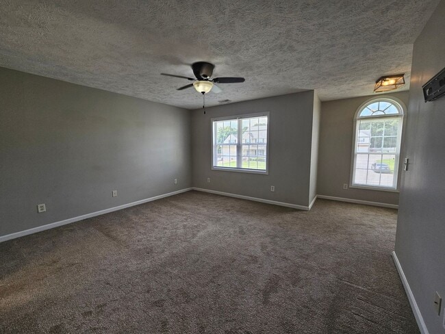 Building Photo - NEW LISTING!!!!!