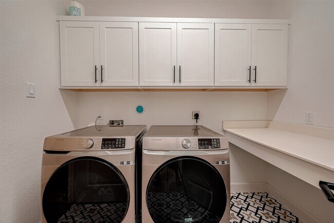 Building Photo - 24351 Dyer Hl Wy