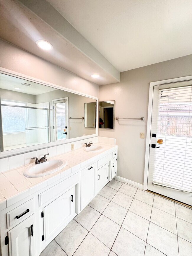 Building Photo - STAY COOL AND SAVE — ENJOY SOLAR-POWERED SAVINGS COMPARED TO STANDARD PG&E RATES