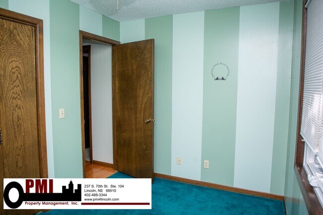 Building Photo - 3 Bedroom and 2 bathroom House for rent