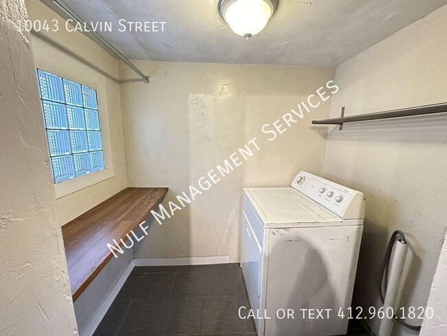 Building Photo - 10043 Calvin St
