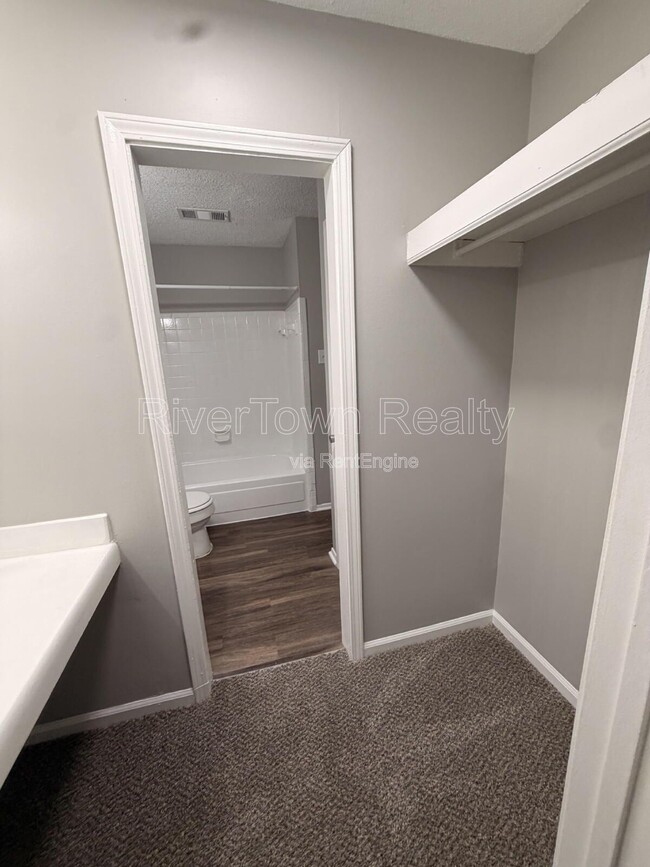 Building Photo - 691 Creekstone Cir