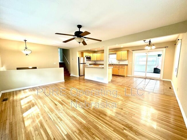 Building Photo - 5851 S 51st St