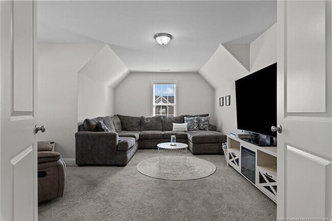 Building Photo - 4 Bedrooms 3 Bathrooms
