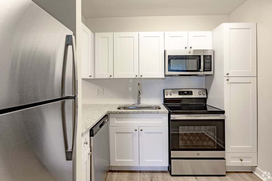 Building Photo - Lila at Sunrise