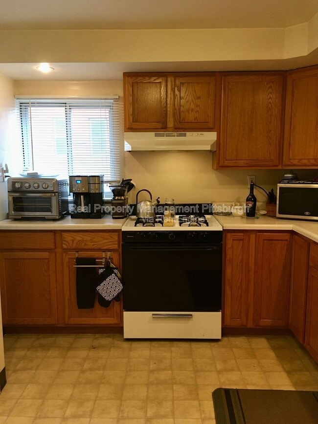 Building Photo - 606 S Mathilda St