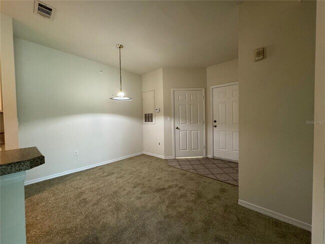 Building Photo - 5459 Vineland Rd